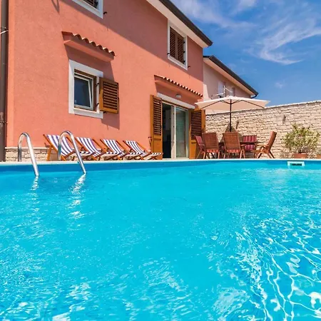 Hébergement de vacances Two-bedroom In *