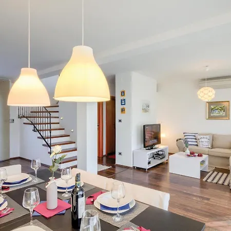 Two-bedroom In Casa vacanze *