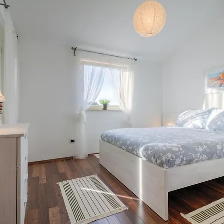 Two-bedroom In Nyaraló Banjole